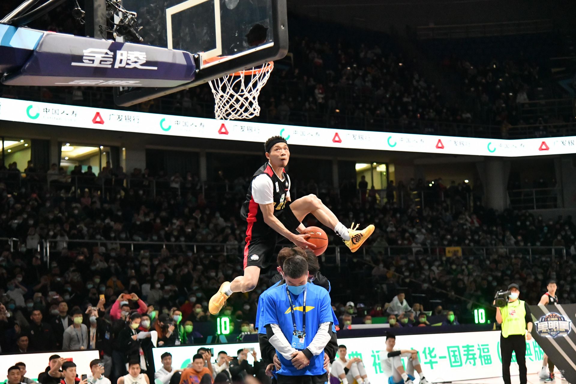 而有一类球 而有一类球